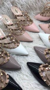 Sepatu Buka Belakang Valentino Garavani J981