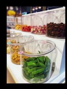 Acrylic Supermarket Candy Display Bulk Food Snacks Transparent with Lid Plastic Bulk Display