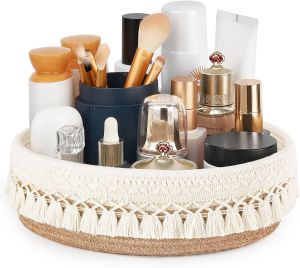 Giá đựng mỹ phẩm và nước hoa Mkono giỏ đựng đồ trang trí phong cách boho màu ngà. Đồ trang trí phòng ngủ giỏ nhỏ đan thủ công giá đựng mỹ phẩm và đồ dùng chăm sóc da dùng cho bàn trang điểm phòng tắm hoặc văn phòng.
