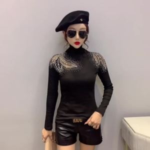 2025 เสื้อยืดแขนยาวผู้หญิงสไตล์ยุโรป ฤดูใบไม้ร่วงฤดูหนาว คอตั้งใหม่ เสื้อยืดเพชรร้อน แฟชั่นเสื้อตาข่ายสลิม