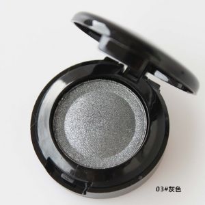 Single-color eyeshadow palette with smoky pretty and long-lasting eyeshadow. One touch will create a smoky pretty eyeshadow.