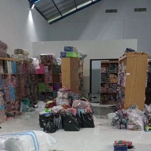 Sprei Embos Polos Abu Tua Dark Grey Single: Pilihan Terbaik untuk Kenyamanan Tidur