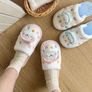 THANKSKY ของขวัญคู่รัก รองเท้าแตะขนฟูรูปแมวการ์ตูน ฟูฟ่อง หูฟัง 3D รูปแมว รองเท้าแตะแมว Y2K น่ารัก โบว์ Y2K รองเท้าแตะขนสัตว์อุ่น นักเรียน