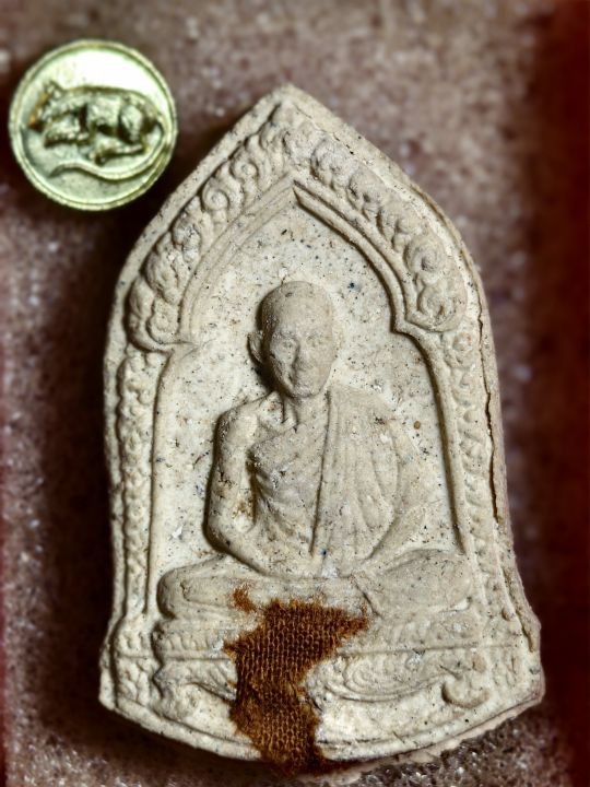 พระหลวงพ่อเกษม รูปหล่อหลวงพ่อเกษม เขมโก รุ่นแรก ปี 2518 นวะโลหะ ก้นดอกจัน