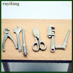 ruyifang ชุดคีมประแจปรับได้อัลลอยขนาดเล็ก6ชิ้นของ1:12ชุดเครื่องมือซ่อมแซมแบบจำลองอุปกรณ์ประกอบฉากตุ๊กตาตกแต่งบ้านของเล่นของขวัญ