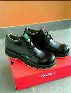 Sepatu Safety Kickers: Desain Nyaman & Aman