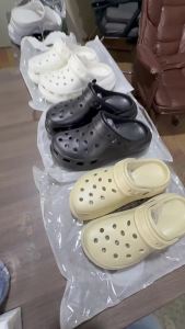 [Free Shipping] Thick-soled puffy perforated womens summer 2025 solid color slippers beach closed-toe slippers suitable for outdoor wear