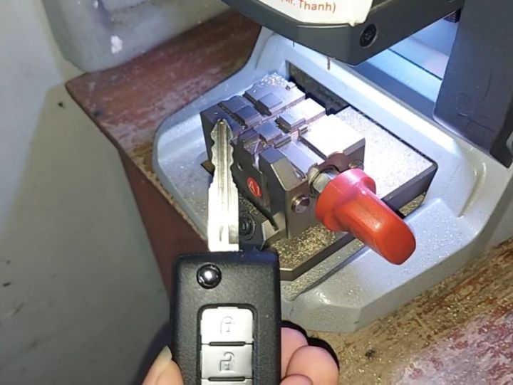 V%E1%BB%8F%20ch%C3%ACa%20kh%C3%B3a%20g%E1%BA%ADp%20Mitsubishi%20Xpander,%20Triton,%20Attrage%20-%20Image%204