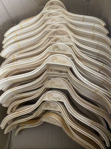 combo 10 móc treo quần áo bằng gỗ có đệm vai đầu móc xoay 360 độ