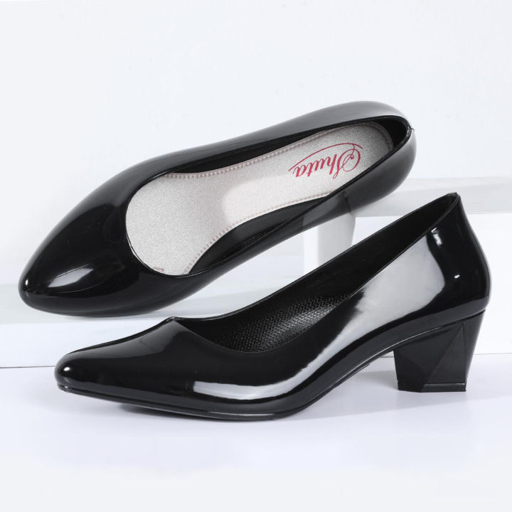 Black 1.5 shop inch heels