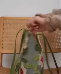 Túi xách nữ họa tiết hoa lớn - Thiết kế hoa sơn dầu thanh lịch vải Oxford bền và lót polyester dây đeo vai cố định & khóa bấm