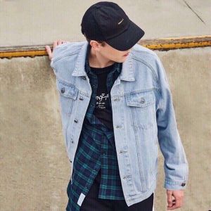 Áo khoác jean nam rách phong cách Hàn Quốc màu xanh nhạt có túi
