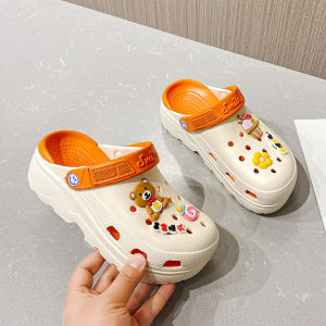 QDshop จัดส่งเร็ว🛸ร้องเท้าแตะหัวโต ลองเท้าลำลองมี5สีทูโทนให้เลือกแบบจุกๆ พร้อมตัวติดการ์ตูนพี่หมีสีน้ำตาล พื้นนุ่มใส่สบายไม่หนัก รีบกดสั่งเลยจ้า⚡