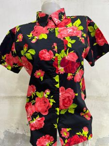 สินค้ามีพร้อมส่ง เสื้อสงกรานต์ เสื้อฮาวาย เสื้อ เสื้อเชิ้ต แฟชั่นผู้ชาย เสื้อผ้าผู้ชาย เสื้อเชิ๊ตคอปกแขนสั้น เสื้อเชิ๊ตลำลอง เสื้อลายดอก ผ้าคอตตอนลายดอกกุหลาบ