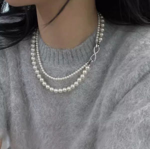 สร้อยคอไข่มุกหลายชั้นสำหรับผู้หญิง สร้อยคอโซ่กระดูกไหปลาร้าหรูหราเบา สร้อยคอโชคเกอร์อเนกประสงค์ที่หรูหรา