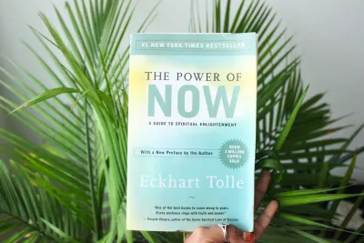 THE POWER F NOW by Eckhart Tolle