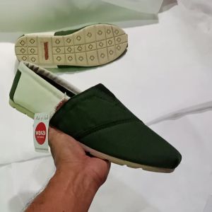 Wakai hijau army Lis crem