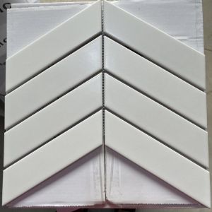 Gạch mosaic trang trí hình xương cá mang vẻ đẹp hiện đại bề mặt dễ vệ sinh độ bền cao giá rẻ hàng sẵn kho chịu nhiệt tốt ốp lát nội ngoại thất phòng khách shop thời trang phòng tắm khu resort.