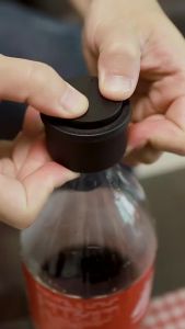 xpkQ Fresh Keeping Push Type Fizzy Drink Soda Sealer Cola Stopper Saver Lid Bottle Top Pressure Cap Z1H5K