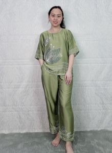 E252 Đồ bộ mặc nhà trung niên lụa Latin tay lở quần ống suông dài 9 tấc Bộ trung niên Huy Hà size lớn từ 50 - 75 kg