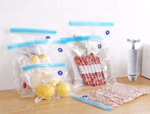 5 pcs bag + 1 hand pump Reusable Vacuum Food Packaging Bag Extraction Compression Bag Grocery Bag Fruit Envelope Bag Self-Sealing Wrapping Cooked Food Bag Manual Vacuum Sealer Hand Pump  Storage Compression Bags