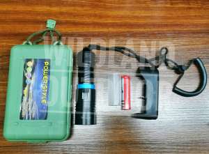 Wildland Department GD35 UNDERWATER DIVING RECHARGEABLE FLASHLIGHT XHP70 BULB 80METERS 3MODES COMPLET SET WITH 18650 RECHARGEABLE BATTERY & BATTERY CHARGER