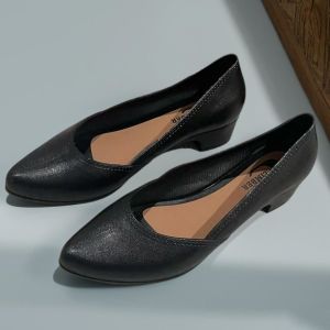 Womens black shoes stylish rubber low-heeled non-slip black shoes casual office black shoes waterproof rubber black shoes slip-on stylish and simple black shoes 085523