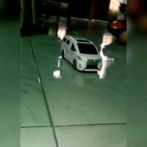 Mobil Remote Alphard Lexus Bisa Buka Tutup Pintu Batrai yang di Cas mainan anak remote control
