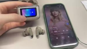 8 Airphone Tour Pro หูฟังตัดเสียงรบกวน หน้าจอสัมผัส LCD อัจฉริยะ อายุการใช้งาน 32 ชั่วโมง หูฟังบลูทูธ