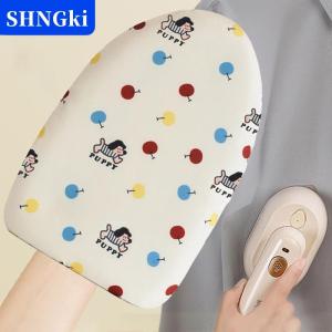 SHNGki Găng tay cách nhiệt kèm bàn ủi cầm tay máy là hơi quần áo gia dụng găng tay chống nước chống hơi nước giá đỡ bàn ủi mini tiện lợi