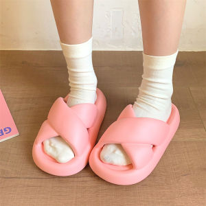 LHMoonlight ฮอตมาก🔥 รองเท้าแตะผู้หญิง รองเท้าแตะแฟชั่น รองเท้าแตะยางกระแส ดีเทลขอบใหญ่สายไขว้สุดน่ารัก พื้นนิ่มใส่แล้วไม่เจ็บเท้า สีสันสดมีให้เลือกมากถึง5สี  รีบตำกันเลย🩴