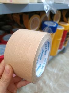 1 cuộn băng keo giấy nâu thấm nước có chỉ siêu dính siêu chắc quy cách 60mm