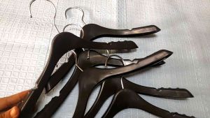 Hanger gantungan anak 181 hitam 6 pcs hanger jas anak gantungan baju distro gantungan baju impor gantungan kaos gantungan jemuran gantungan besar gantungan tebal