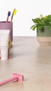 Geek & Gorgeous – Hydration Station – Lightweight Refreshing Gel Cream with Glycerin & Ectoin – For thy Plump-Looking Skin – Suitable for All Skin Types – 1.69 oz