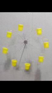 Dụng cụ nạp thức ăn cho chim Vòng Đu Quay sáng tạo với thiết kế xoay tuyệt vời để ngắm chim trong vườn và sân hiên