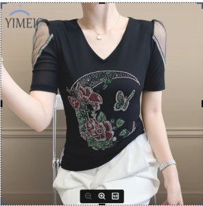 Yimei 2025 Áo Thun Nơ ngắn cổ chữ V kim cương nổi bật hợp thời trang mới mùa hè màu đen phía trên ngắn tay lưới gợi cảm thoáng khí thoáng khí Ôm vừa