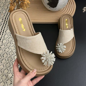 [Free Shipping] Thick-Soled Flip-Flops For Women Summer Outdoor Wear 2026 New Model With Rhinestone Fireworks Design Suitable For Pairing With Skirts Beach Sandals
