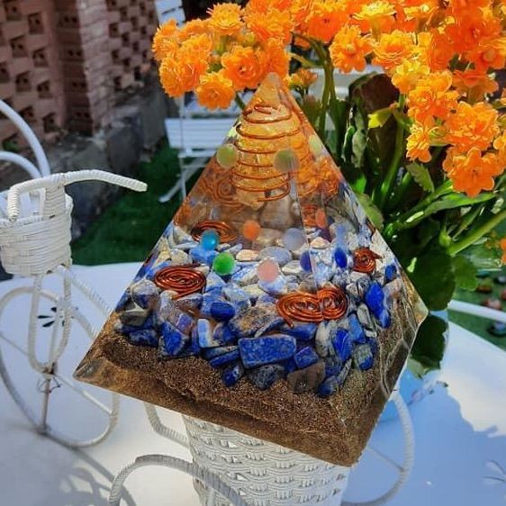 Orgonite Kim Tự Tháp Đá Năng Lượng 13x13x15cm