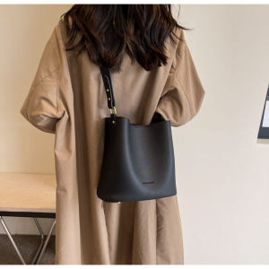 IELGY Ladies Brown Bucket Bag Female Shoulder Retro Texture Messenger Bag