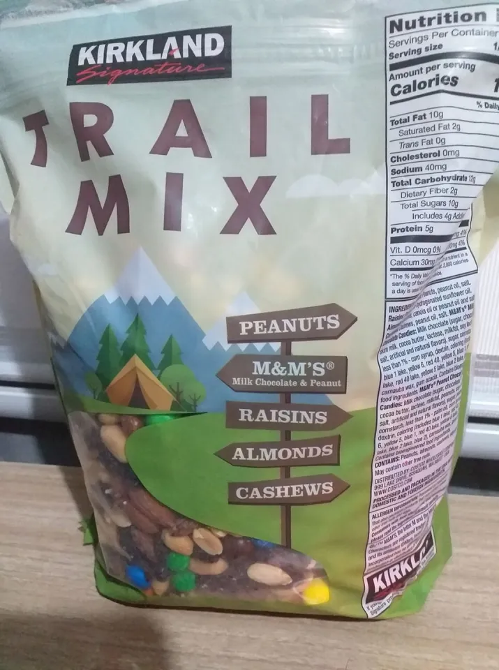 Kirkland Signature Trail Mix 4lb (1.81kg) u.s.a