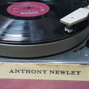 000051 ร้องแจ๊ส Tony  ANTHONY NEWLEY  แผ่นเสียง Vinyl Lp 33 rpm สภาพดี ตรวจสอบแล้วมีลองฟัง