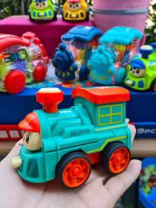 ของเล่น รถไฟ สีสันสดใสน่ารัก มี 2 แบบ แบบใสมีไฟ น้ำหนักเบา แบบสีสันสามารถเปิดกระโปรงด้านหน้ารถได้ เข็นแล้ววิ่งเองได้