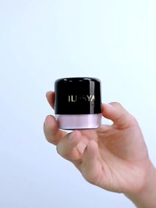 Phấn phủ dạng bột nhẹ dễ tán giúp lớp trang điểm bền lâu chống thấm nước đi kèm với bông phấn hình nấm mềm mại và gương tạo lớp nền lì dung tích 028 oz (màu ngà nhạt/màu lì).