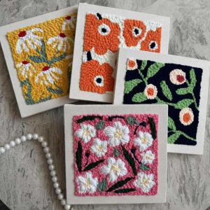 XIELISA DIY Craft Flower Punch Set 25x25cm Floral Pattern Embroidery Material Kits Gift Wooden Frame Floral Wool Felting Set for Rug Punch