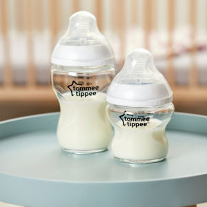 Bình sữa thuỷ tinh ty siêu mềm tự nhiên Tommee Tippee Natural Start 250ml núm ty đi kèm 3-6 tháng