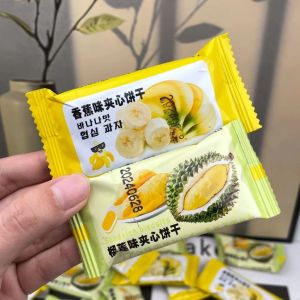 Banana and durian jam-filled cookies individually wrapped as a small snack Bananana Durian Jam Sandwich Biscuits Individually Packaged Snacks
