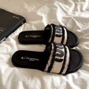 [Free Shipping] Plus-size womens slip-on sandals 2026 summer outdoor versatile flat non-slip sandals to pair with skirts for seaside and beach