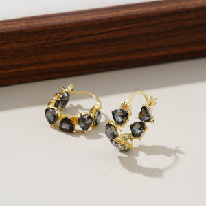 Fashionable Ring Gift 小众设计感灰色水晶爱心耳环耳扣女轻奢气质百搭个性简约爆款耳饰