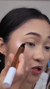 Local source of goods O.TWO.O 2 in 1 Stamp Eyeliner
