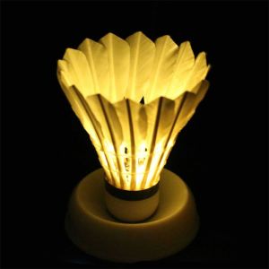 J9YXDU กลางคืนมืดๆ ไม้แบดมินตัน LED ที่ส่องสว่างส่องสว่าง ลูกบอลไฟส่องสว่าง แบดมินตันไฟส่องสว่าง กีฬาเพื่อความบันเทิง เรืองแสงในที่แคบ ลูกขนไก่เรืองแสง กีฬานอกสถานที่